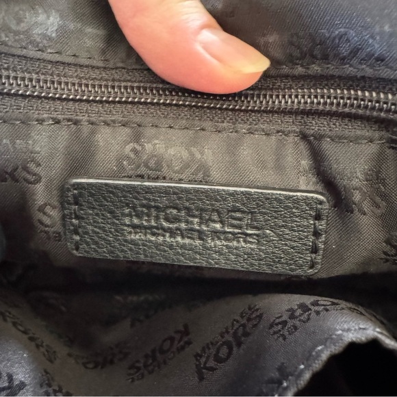 Michael Michael Kors Chain-linked Pebbled Leather Crossbody Bag - Black & Gold - Picture 7 of 12